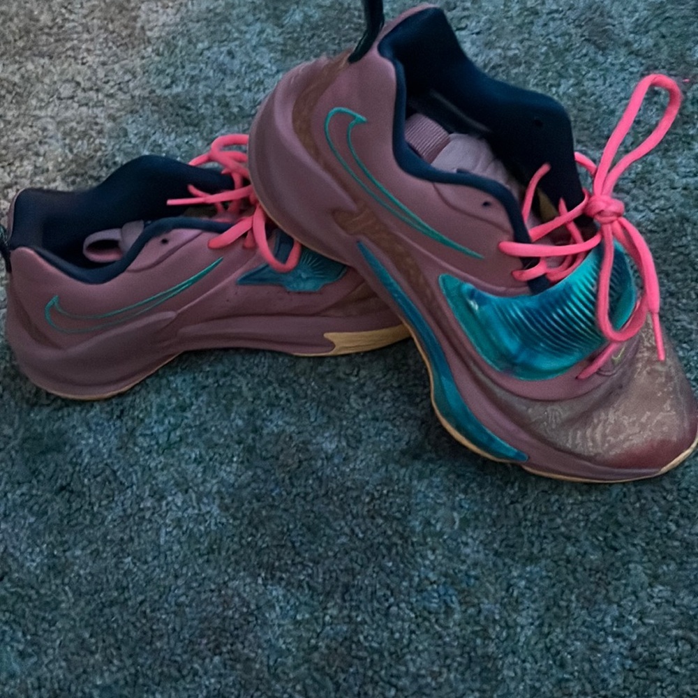 Nike zoom freak 3 basketball sneakers